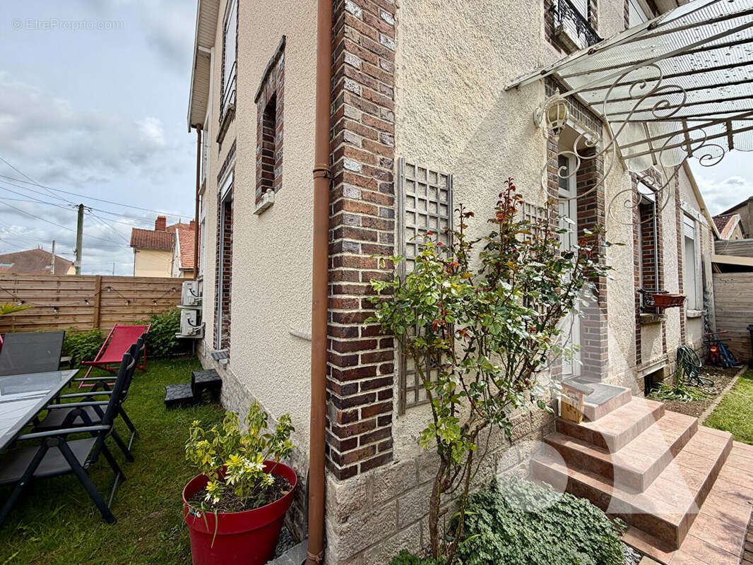 Maison à SAINTE-SAVINE