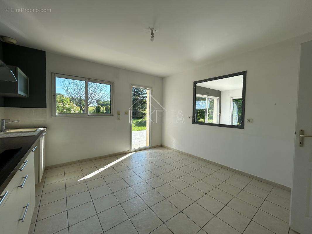 Maison récente 7 pièces 150 m² avec double garage, dépendance, box à chevaux et grand jardin de 1685 m² à Villegats - photo 9