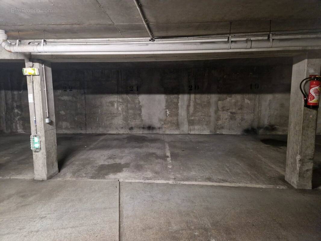 Parking à PARIS-15E
