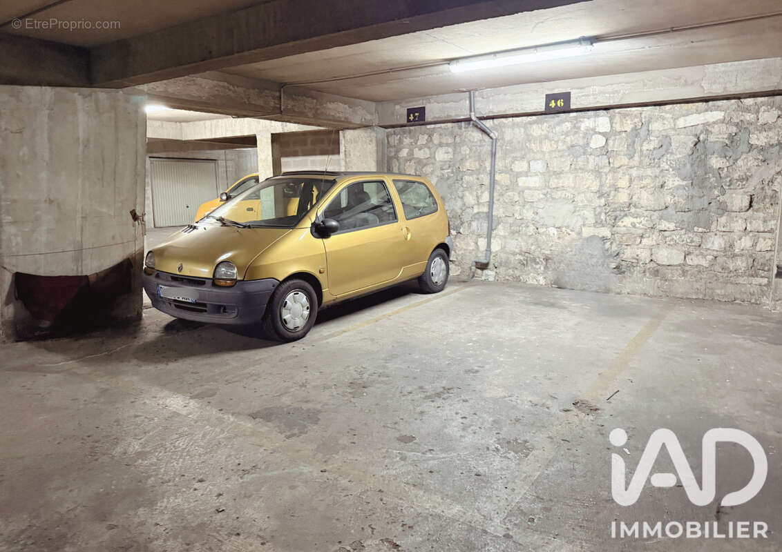 Photo 2 - Parking à PARIS-17E
