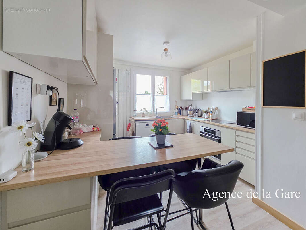 Appartement à LE MESNIL-LE-ROI