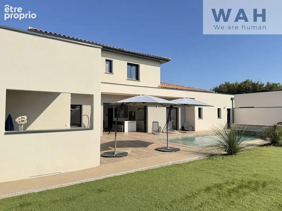 Villa contemporaine récente avec piscine, 5 chambres et jardin paysagé. - photo 6