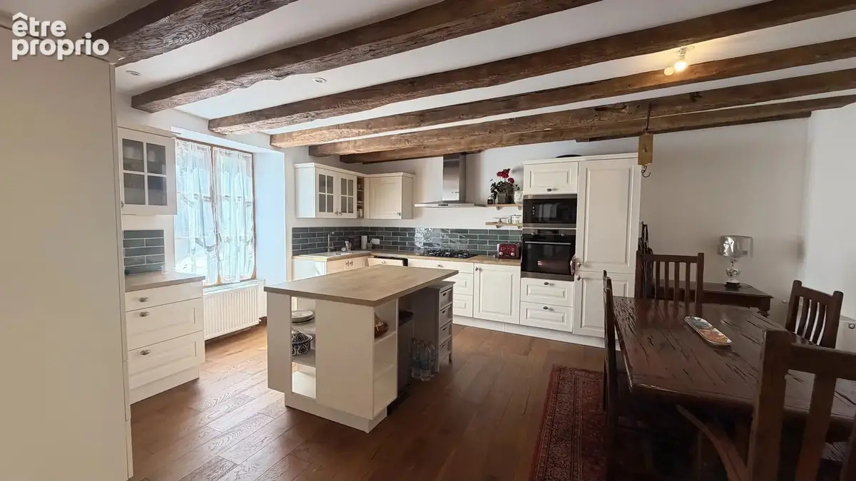 Maison renovée au centre ville de Montmorillon - photo 5