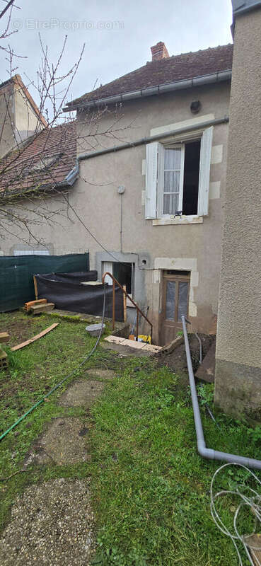 Maison à SAINT-AMAND-EN-PUISAYE