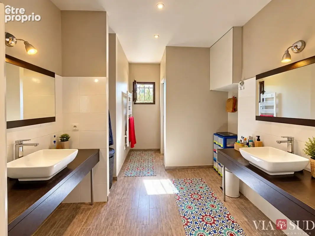 Lignan-sur-Orb  232 m² de lumière, une piscine 12 x 8 et près de 3 000 m² de parc - photo 14
