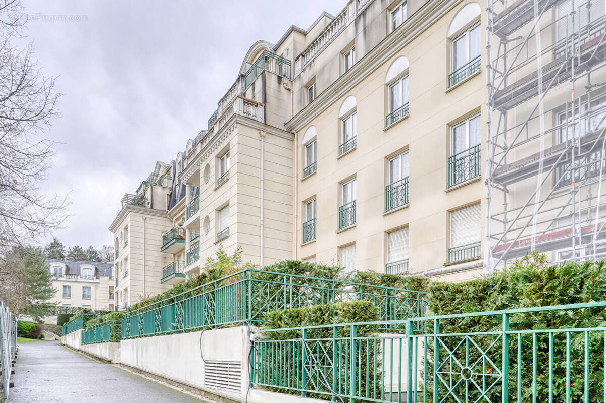 Appartement à LE PLESSIS-ROBINSON