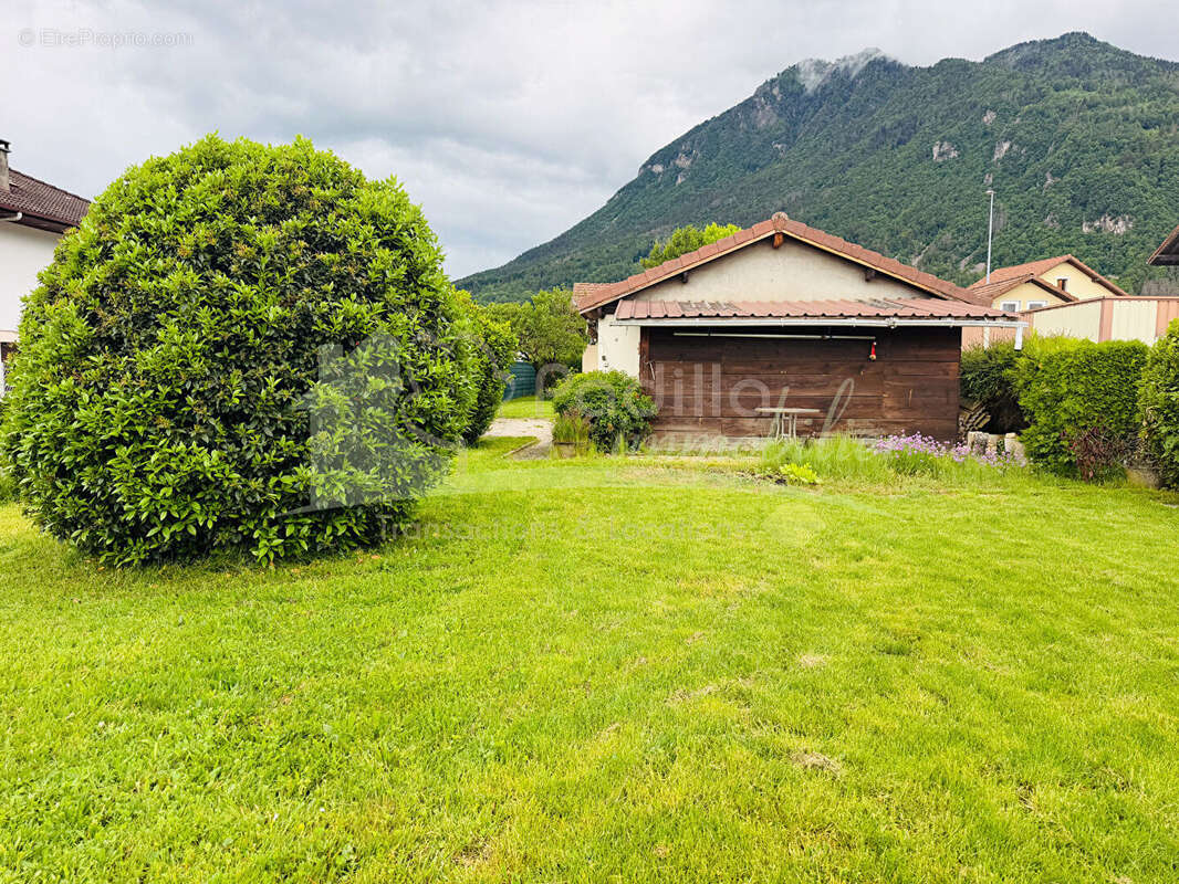 Maison à MARIGNIER