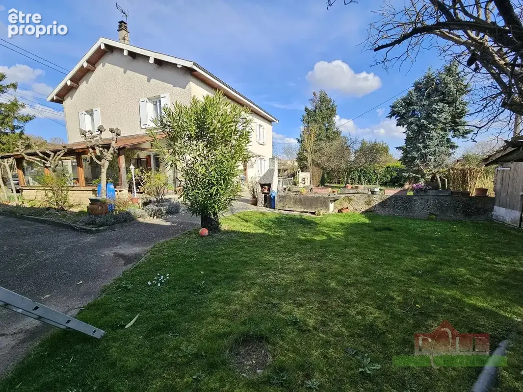 ESTRABLIN, Corps de ferme à rénover  de 149m² avec dépendances de 400 m² aménageables - photo 2