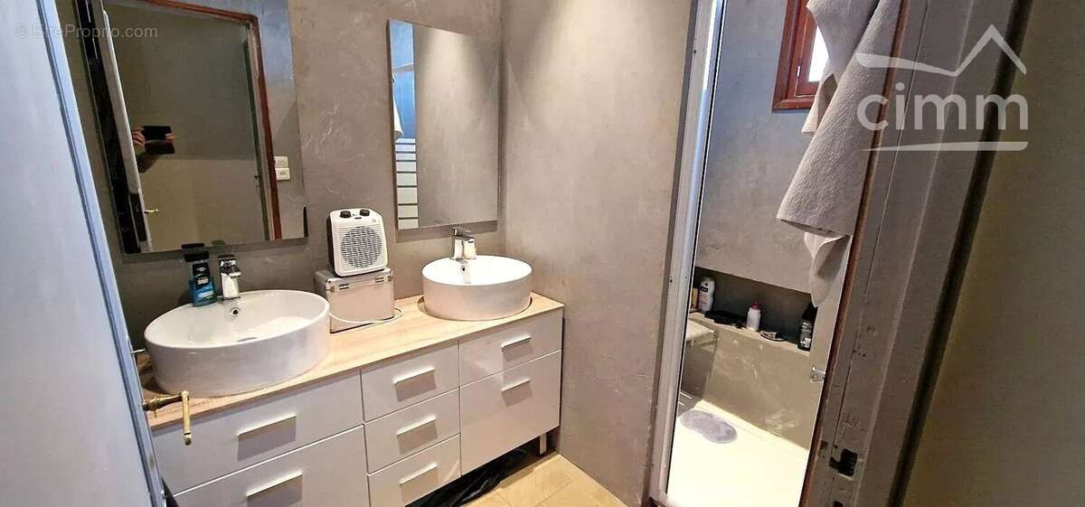 Appartement à VALREAS