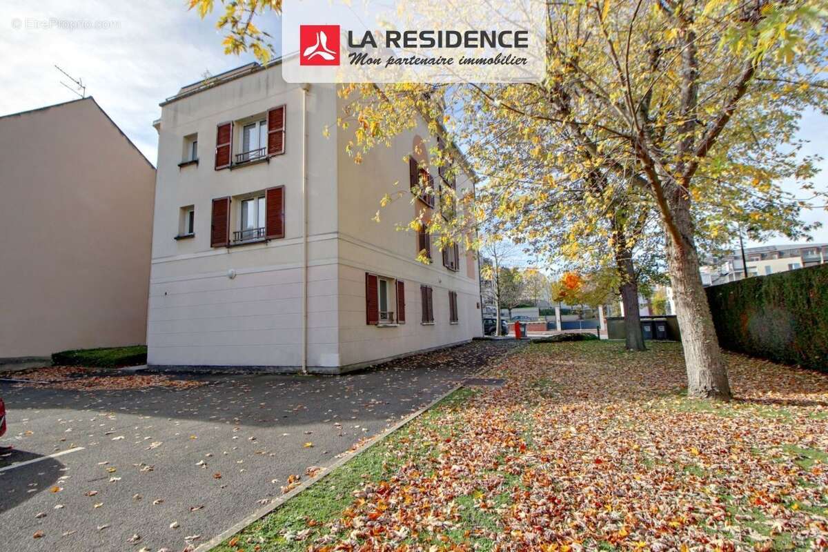 Appartement à LES CLAYES-SOUS-BOIS