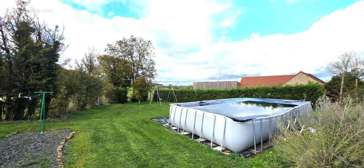 Maison à SAINT-HILAIRE-SUR-BENAIZE