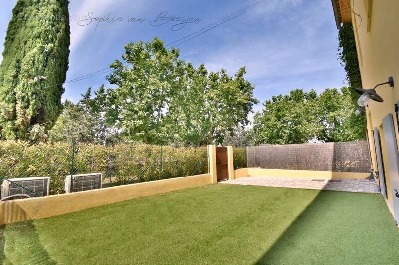 Appartement à vendre 5 pièces AIX EN PROVENCE (13) - 118 m², 3 chambres, un jardin privatif, dans parc de 5 000 m² - photo 4