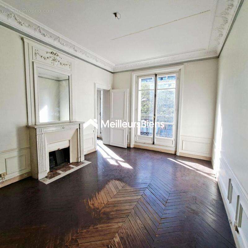 Appartement à PARIS-19E