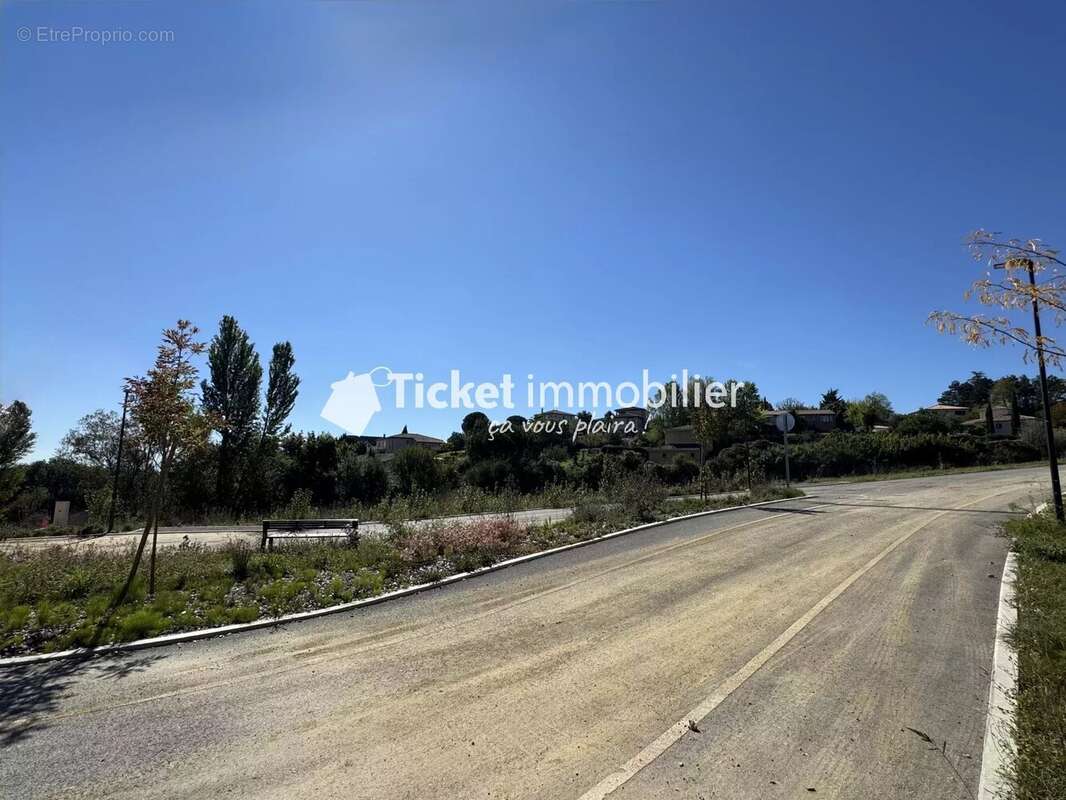 Terrain à CLERMONT-LE-FORT