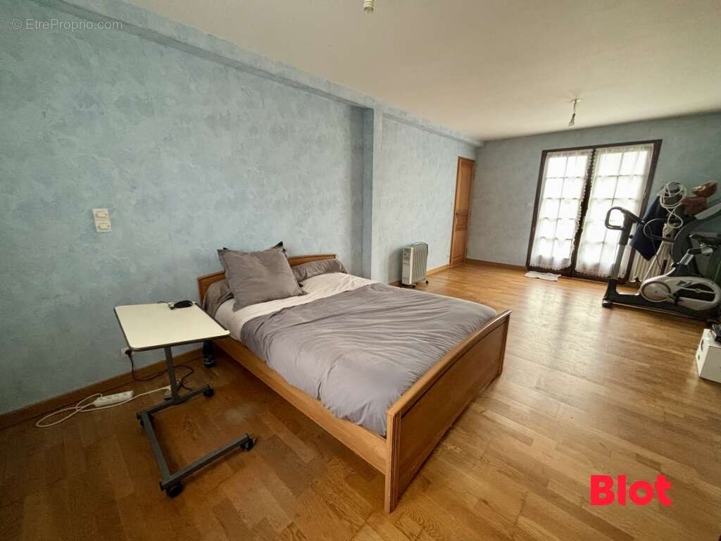 Maison à NOYAL-CHATILLON-SUR-SEICHE