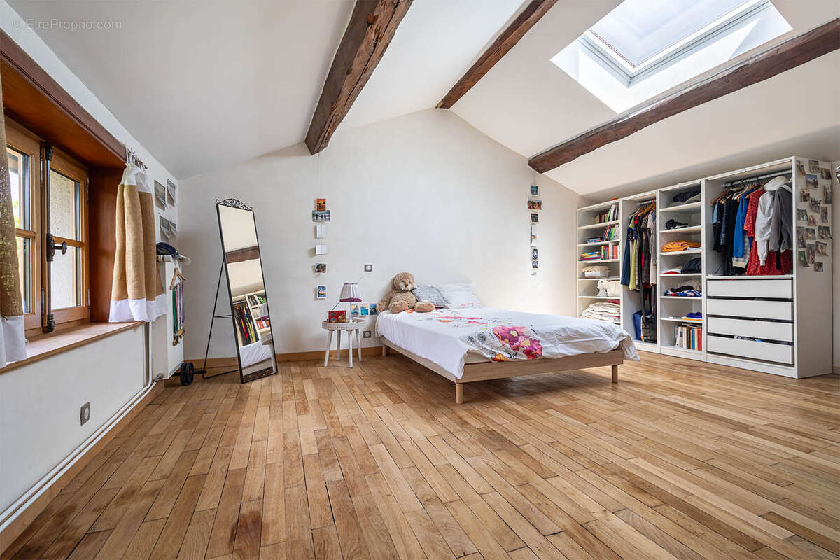 Maison de caractère familiale 6 chambres + bureau avec jardin à Neuville-sur-Saône - photo 18