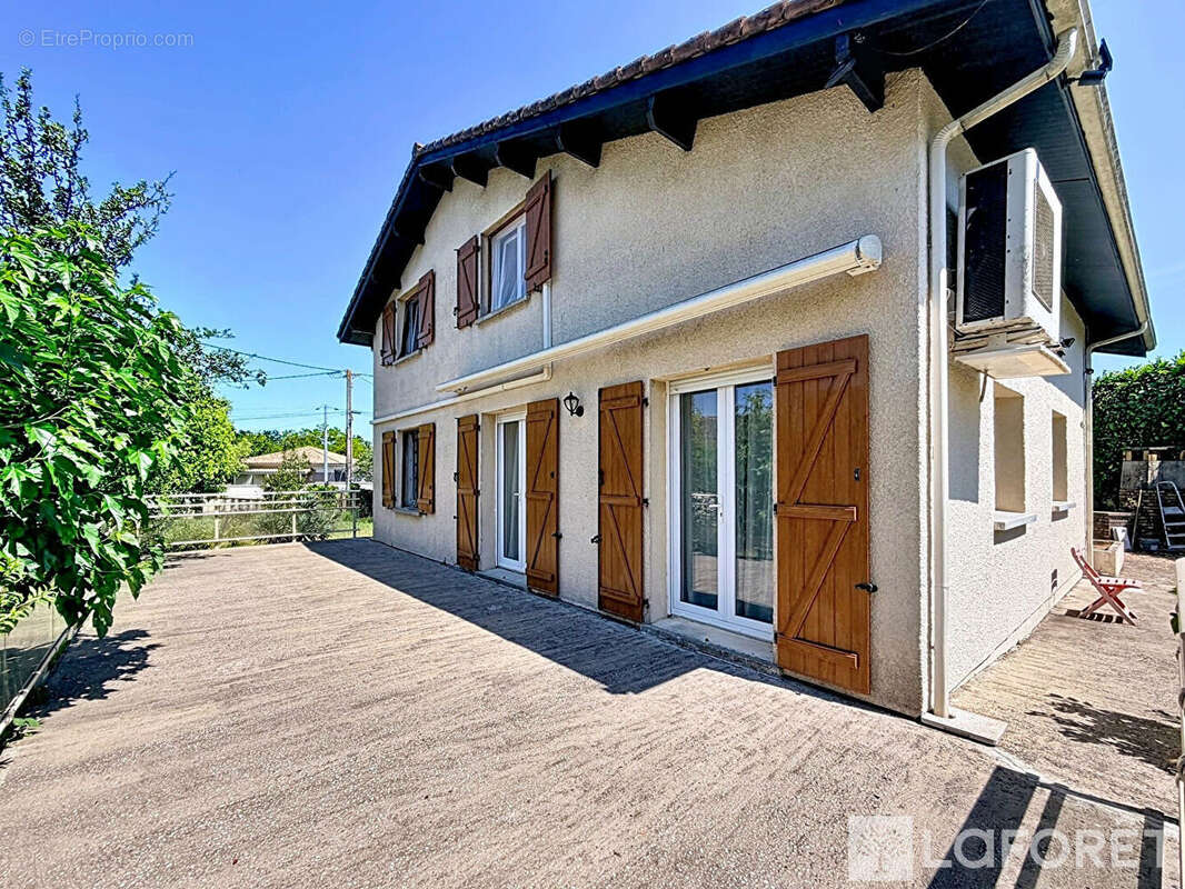 Maison à AMBARES-ET-LAGRAVE