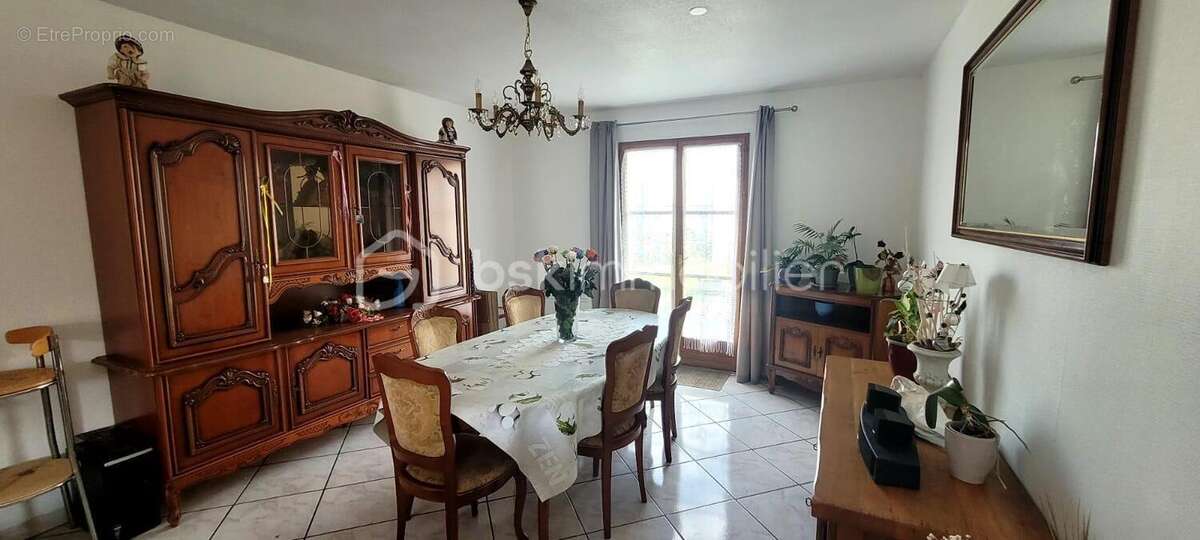 Maison de plain-pied sur terrain clos de 768 m² - photo 2