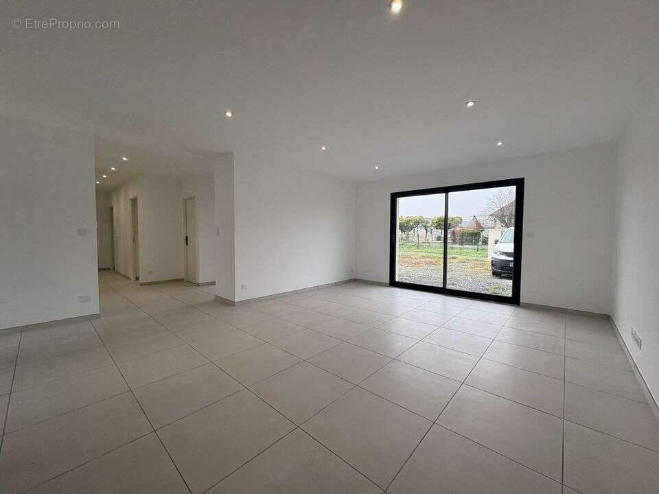 Maison à COGNAT-LYONNE