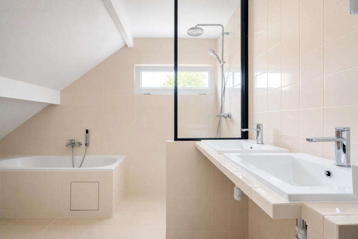Grande maison rénovée de 7 pièces à Gagny - photo 7