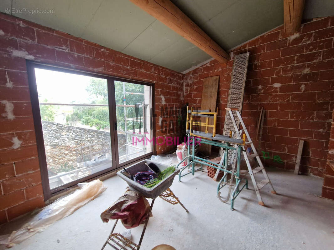 Maison à CHATEAUNEUF-DE-GADAGNE