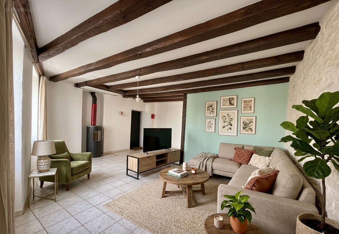 Maison à FRONTENAY-ROHAN-ROHAN