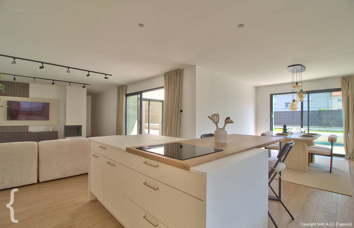 Maison à LES MARTRES-DE-VEYRE