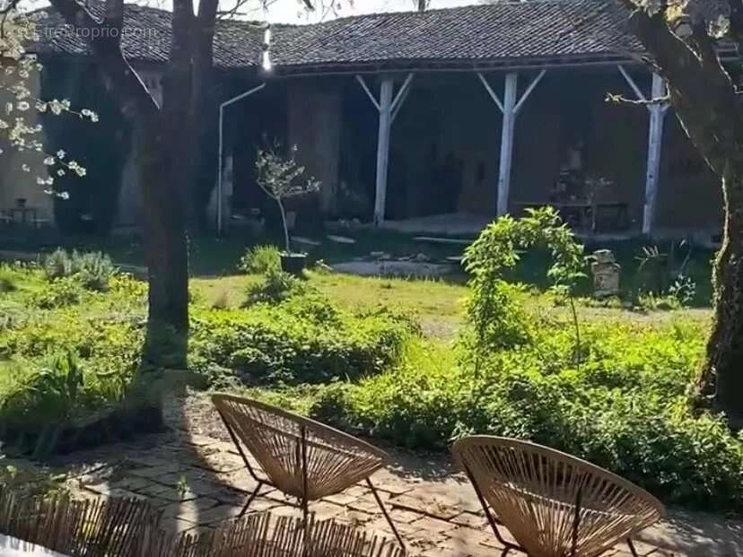 Maison à CHEF-BOUTONNE