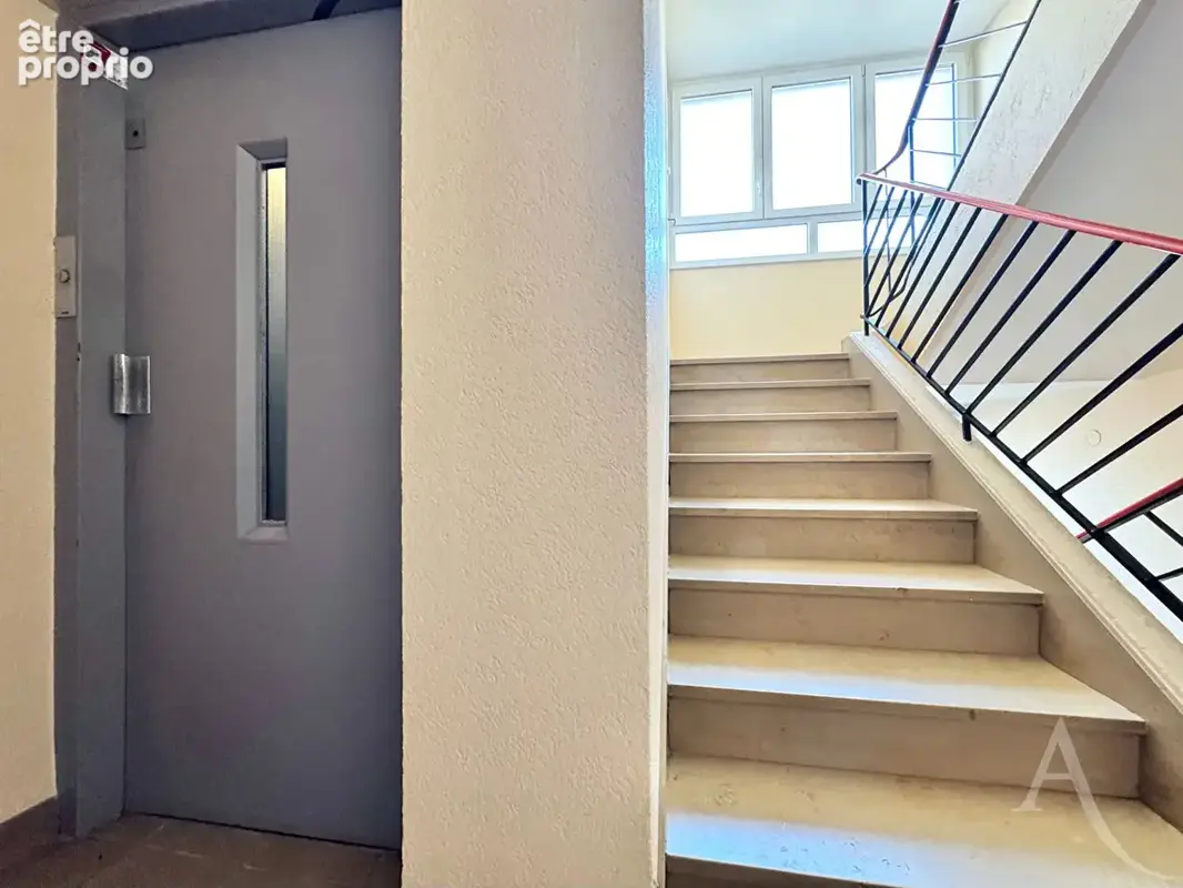 T5 familial traversant de 116 m² - Terrasse, garage, ascenseur - Gare à 10 min - photo 17