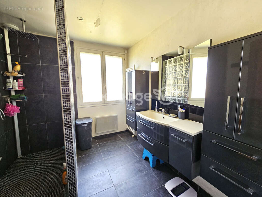 Maison à CHANTELOUP-LES-VIGNES