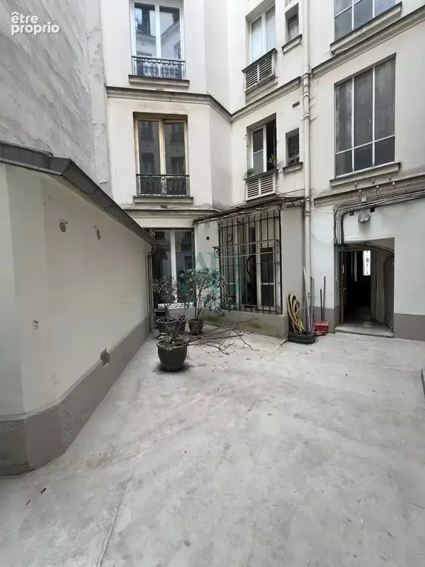 Studio à deux pas- rue des Martyrs - photo 12