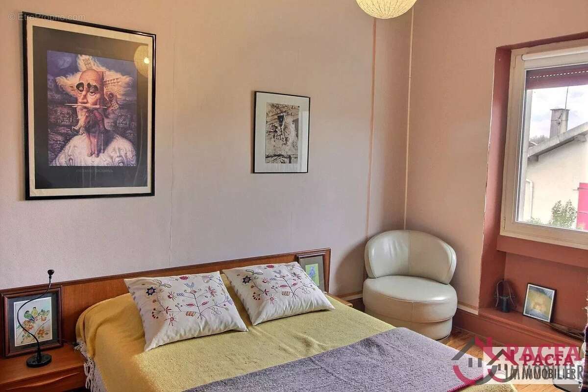 TRAVET - Maison de charme sur 1014 m² de terrain - photo 8
