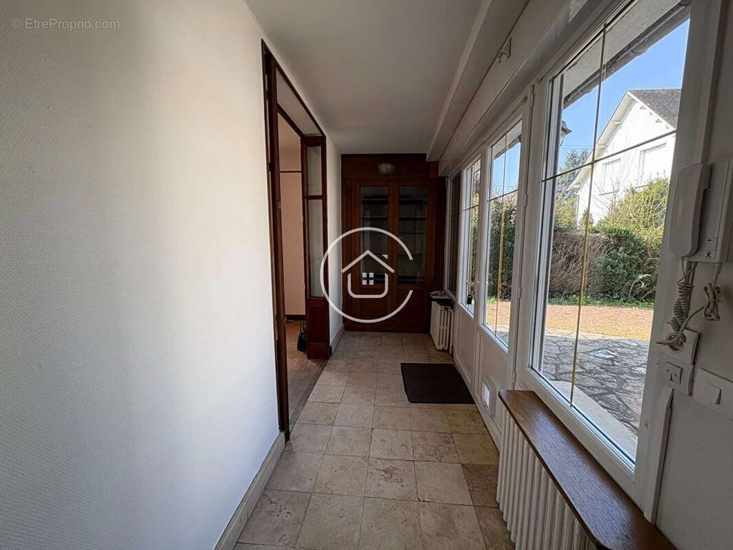 Maison à LA CHAUSSEE-SAINT-VICTOR