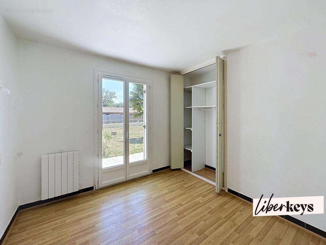 Maison de plain pied avec parc boisé - photo 4
