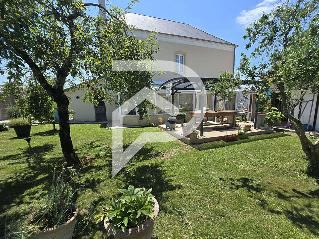 Très belle propriété sur 1,8 hectare attenant. - photo 3