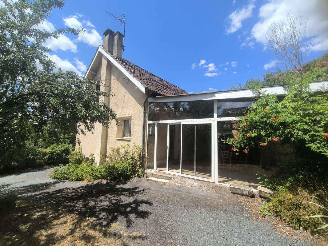 Maison avec jardin de 1 375 m2 à deux pas du centre-ville de Souillac - photo 3