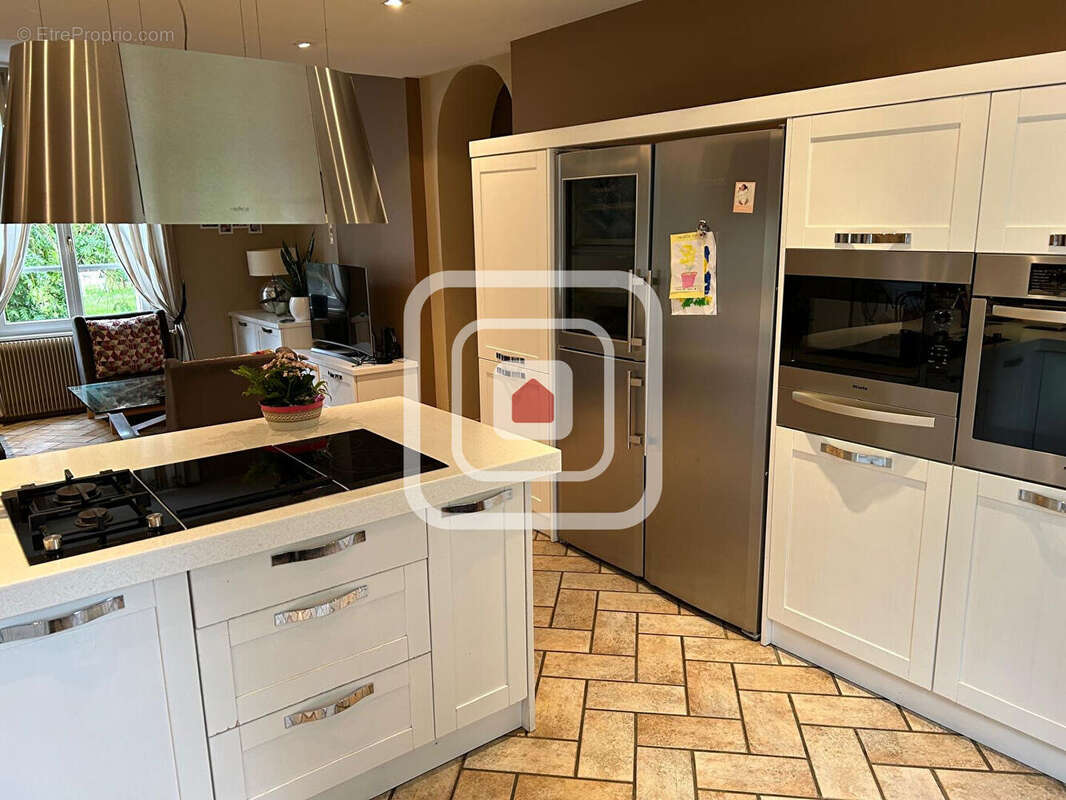 Maison t9 de 263m² avec piscine, garage, appentis et jardin de 15000m² - photo 6