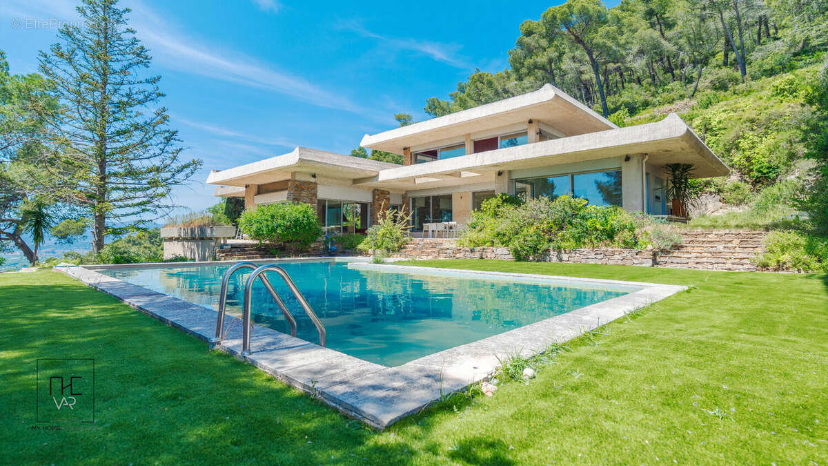 Maison à CARQUEIRANNE