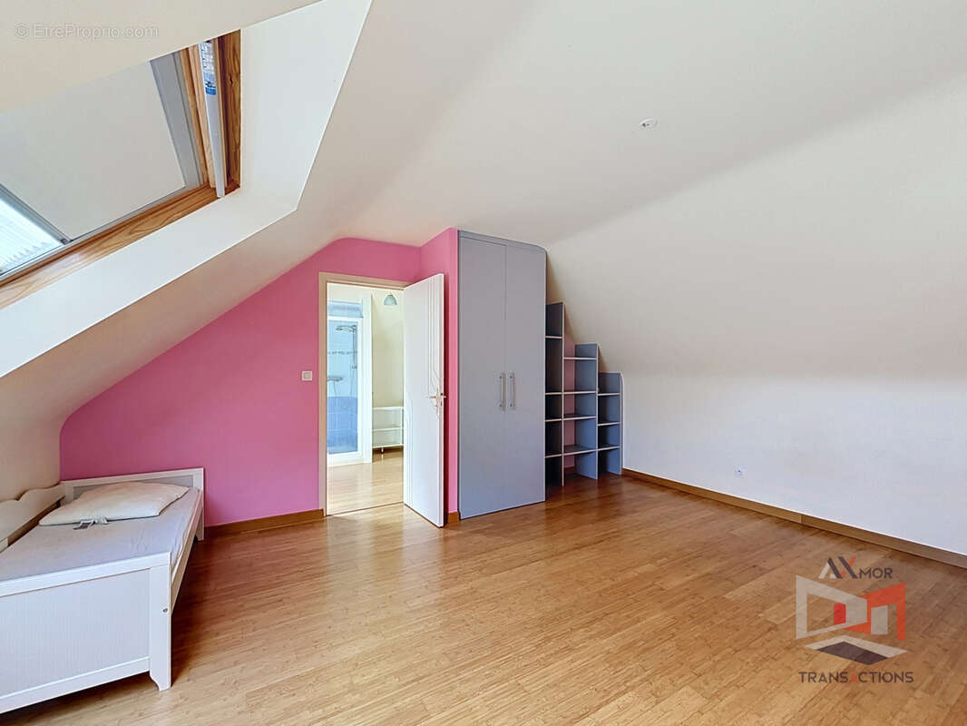 LANNION : Maison contemporaine avec grand jardin. - photo 10
