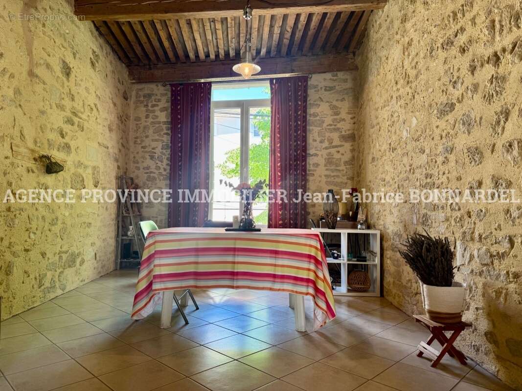 Maison à BOLLENE