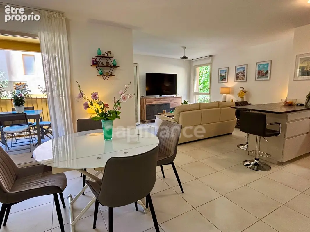 Appartement à vendre 4 pièces HYERES (83) - Plain pied - 2 parkings - 2 terrasses - photo 6