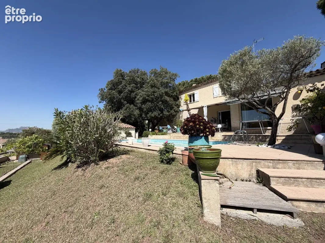 Puget-sur-Argens -Villa avec piscine et T3 indépendant   180 m2 au total - photo 5