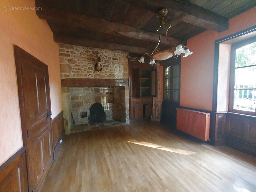 Maison à MARCILLAC-LA-CROISILLE