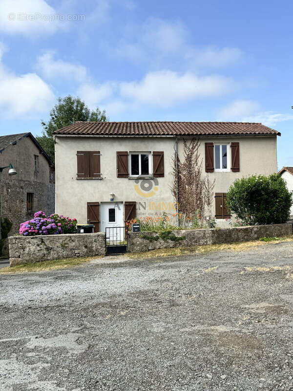 Maison à VERNOUX-EN-GATINE
