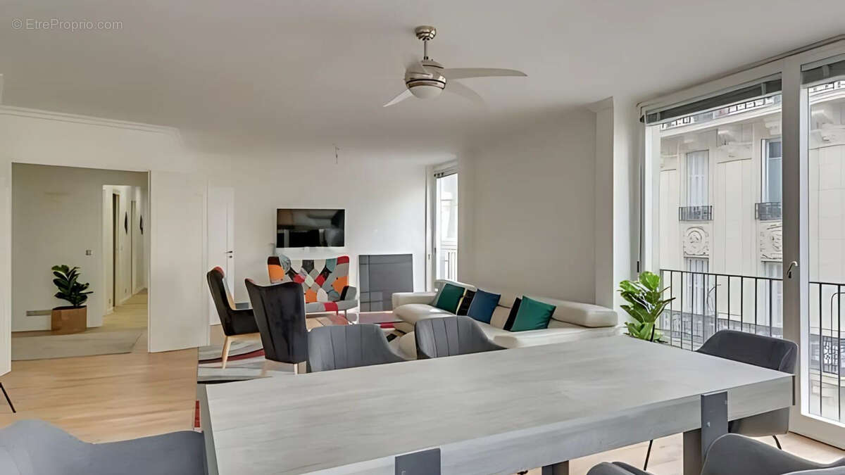 Appartement à PARIS-16E