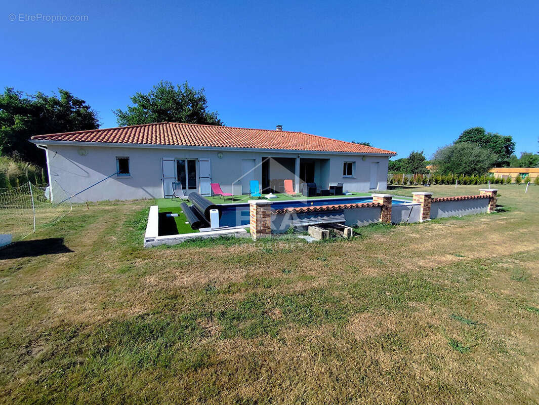 Maison à CONFOLENS
