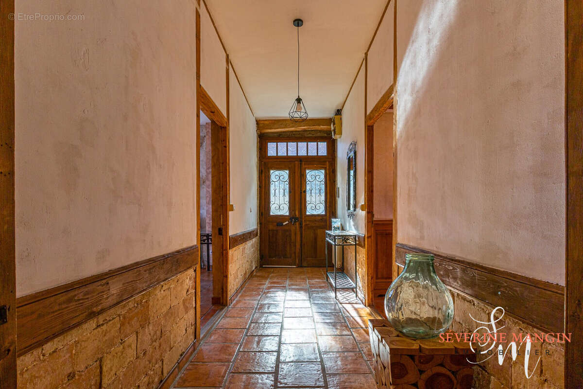 HALL - Maison à SAINT-PAUL-LES-ROMANS