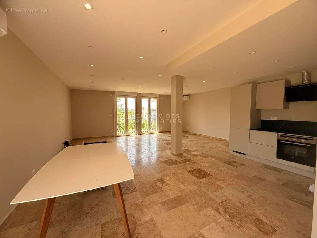 SOUS OFFRE Mougins Sud, Villa au calme, jardin, piscine, pkgs - photo 3