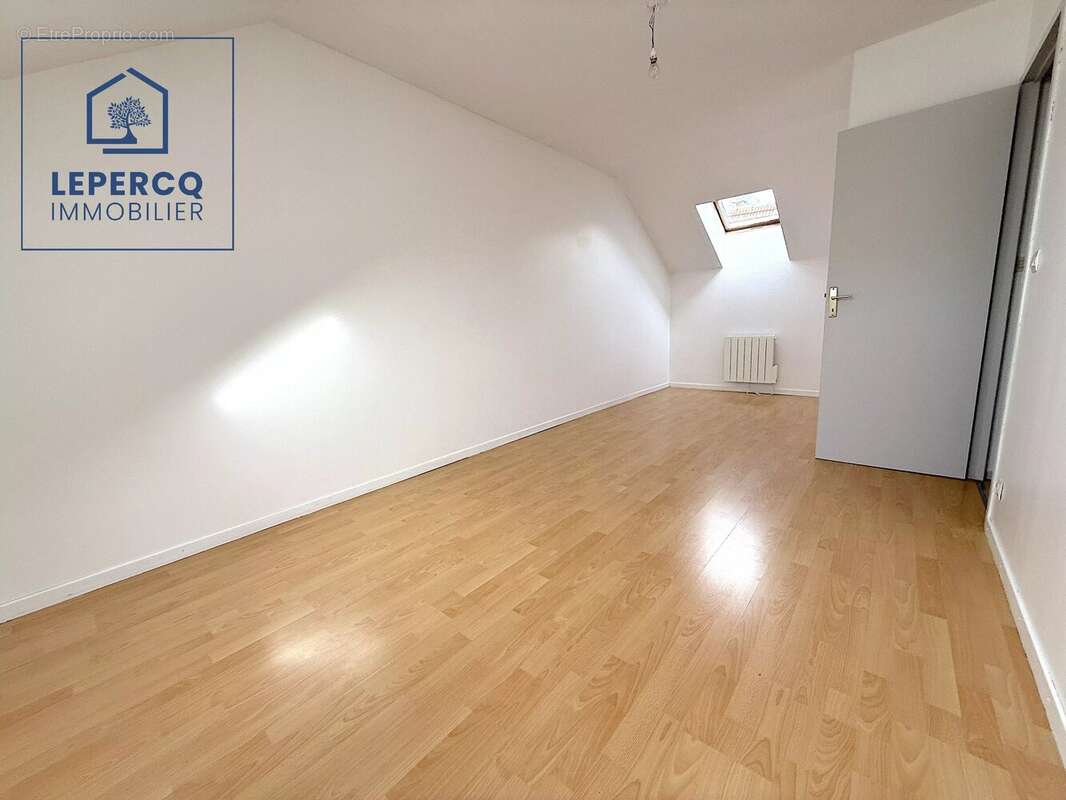 Appartement à PEROY-LES-GOMBRIES