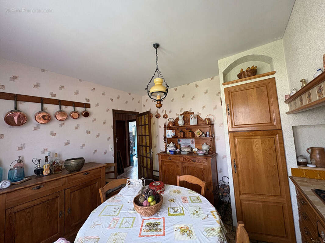 Maison à SAINT-LEONARD-DE-NOBLAT